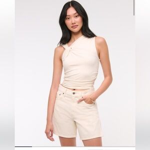 NWT Abercrombie & Fitch Size 28 High Rise Loose Short White